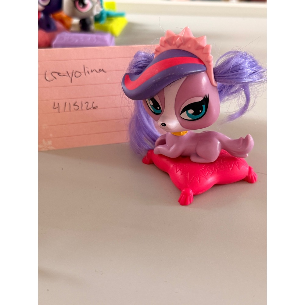 Littlest Pet Shop Zoe Trent Purple Spaniel Dog Figure‎ with Pink Pillow LPS Toy